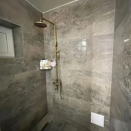 Glow - Downtown Charm Бухарест