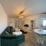 Glow - Downtown Charm Apartment *