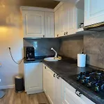 Apartment Glow - Downtown Charm *