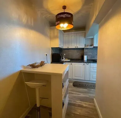 Apartment Glow - Downtown Charm *